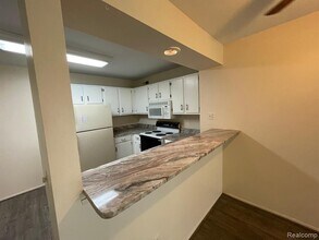 902 Chestnut Hill Dr in Auburn Hills, MI - Building Photo - Building Photo