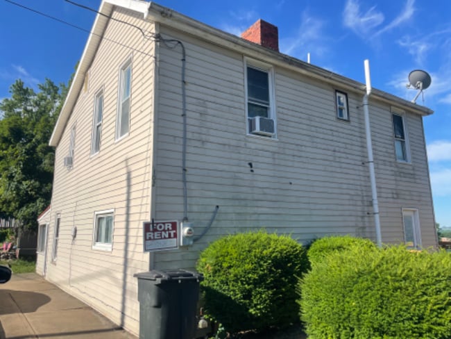 1102 Van Meter Way in West Liberty, WV - Building Photo - Building Photo