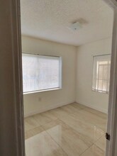 890 NW 106th St in Miami, FL - Building Photo - Building Photo