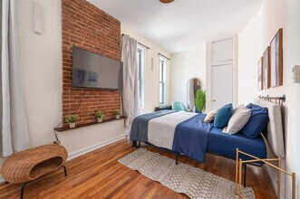 310e E 93rd St in New York, NY - Building Photo - Building Photo