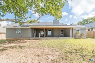 1940 Palace Dr in New Braunfels, TX - Building Photo - Building Photo