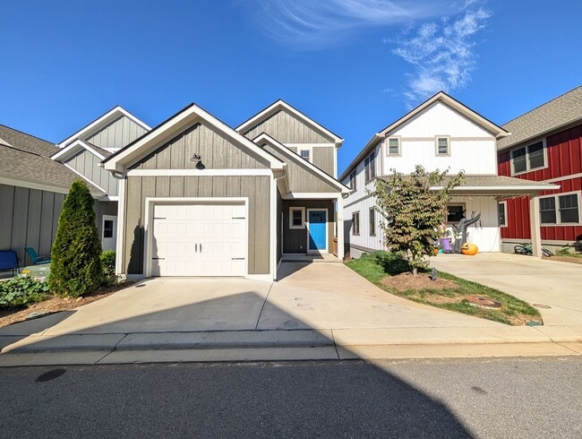 26 Wheeler Rd in Weaverville, NC - Building Photo - Building Photo
