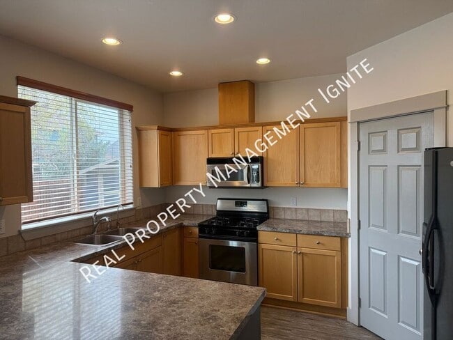 20573 Button Brush Ave in Bend, OR - Building Photo - Building Photo