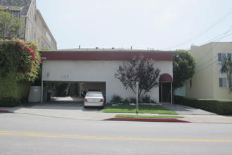 426 S Barrington Ave in Los Angeles, CA - Building Photo - Building Photo