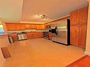 400 Leslie Dr in Hallandale Beach, FL - Building Photo - Building Photo