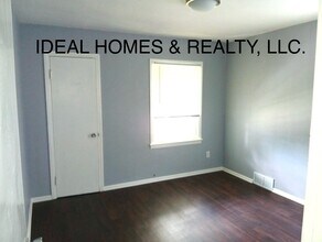 3602 Esther St in Flint, MI - Building Photo - Building Photo