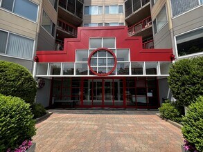 10 Stewart Pl in White Plains, NY - Building Photo - Building Photo