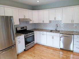 14 Dexter St, Unit 1 in Waltham, MA - Building Photo