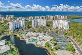 300 Dunes Blvd in Naples, FL - Building Photo - Building Photo