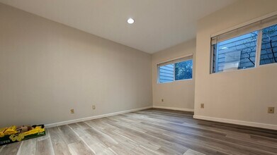 7517 Old Redmond Rd in Redmond, WA - Foto de edificio - Building Photo