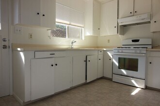 205-207 W 7th St in Santa Rosa, CA - Building Photo - Building Photo