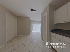 6918 Silvermill Dr in Tampa, FL - Foto de edificio - Building Photo