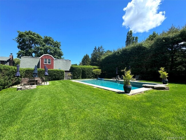 198 S Country Rd in West Hampton Dunes, NY - Building Photo - Building Photo