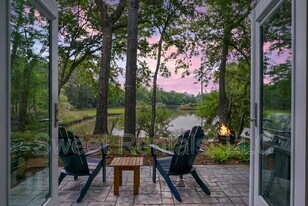 665 Daniel Whaley Rd in Charleston, SC - Building Photo