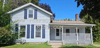 434 W Clark St in Freeport, IL - Building Photo