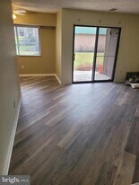 1605 Meadowview Ln in Mont Clare, PA - Building Photo