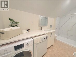 121 Blucher St in Kitchener, ON - Building Photo - Building Photo