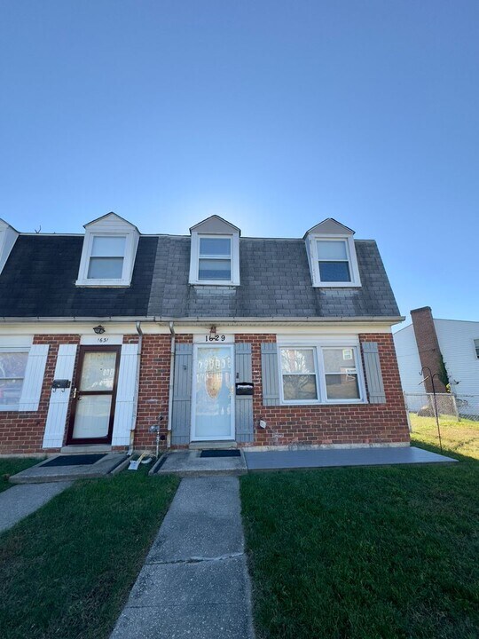 1629 Wentworth Ave in Parkville, MD - Building Photo