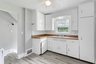 833 E Dubail Ave in South Bend, IN - Foto de edificio - Building Photo