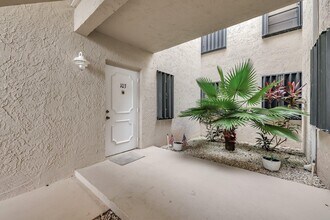 3215 S Lakeview Cir in Fort Pierce, FL - Building Photo - Building Photo