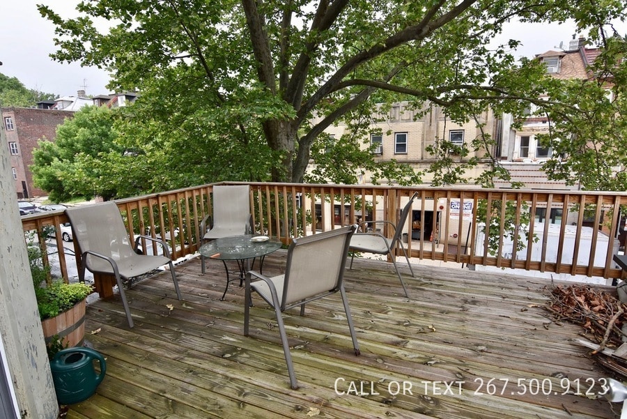 211 S 45th St in Philadelphia, PA - Building Photo