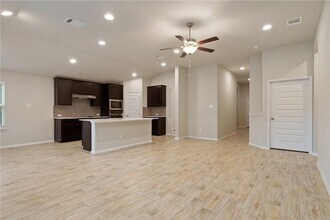 3704 Stillwood Ln in Lago Vista, TX - Foto de edificio - Building Photo