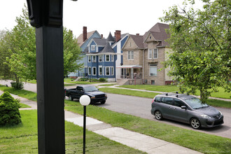 266 King St, Unit 2 in Detroit, MI - Building Photo - Building Photo