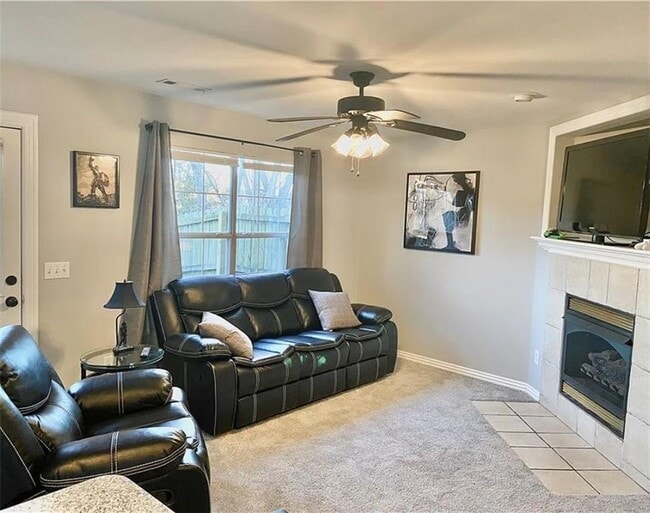 826 W Peachtree Dr in Fayetteville, AR - Building Photo - Building Photo