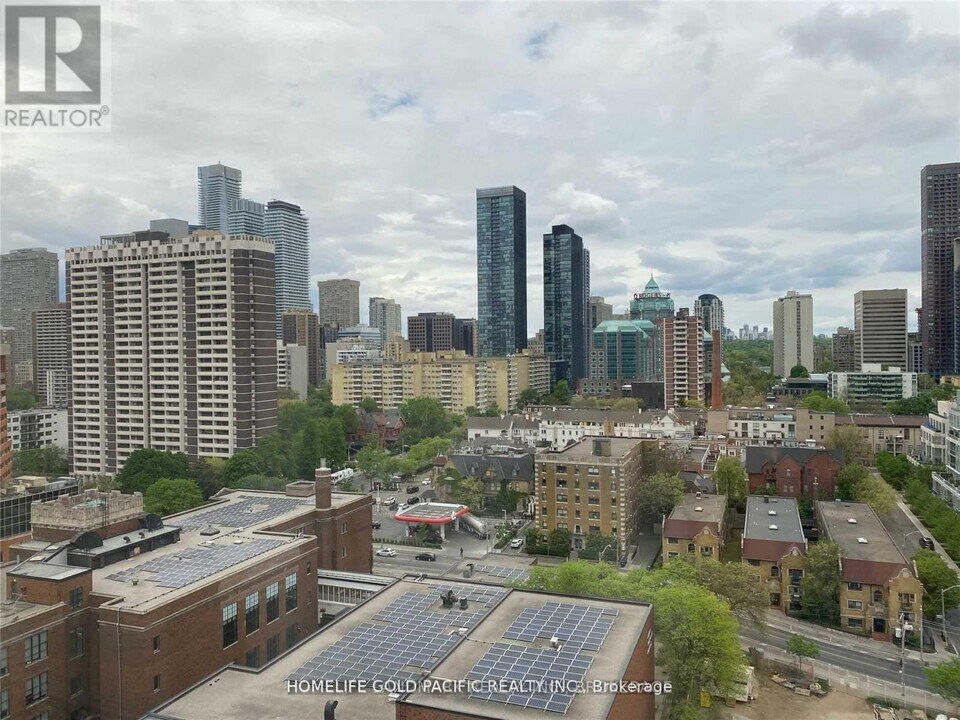 15-1915 Maitland Pl in Toronto, ON - Building Photo