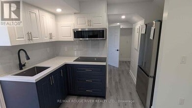 3 Wimbledon Ct in Whitby, ON - Building Photo - Building Photo