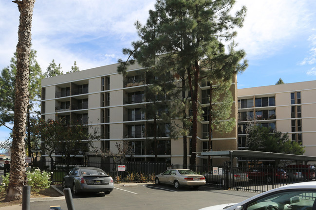 El Cajon Senior Towers in El Cajon, CA - Foto de edificio - Building Photo