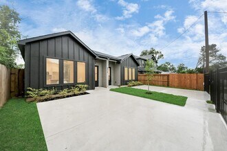 6930 Liverpool St in Houston, TX - Building Photo - Building Photo