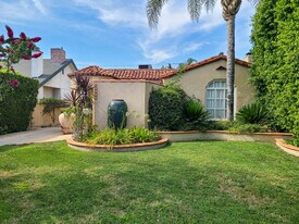 11301 Blix St in North Hollywood, CA - Building Photo