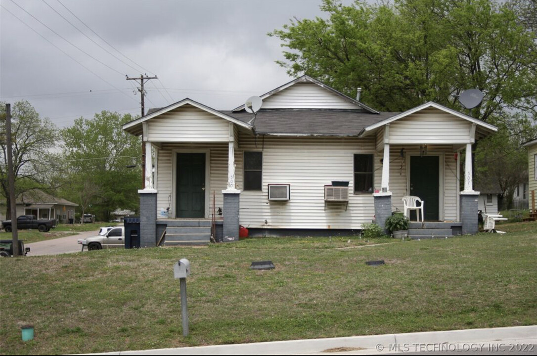 500 E 16th St in Ada, OK - Foto de edificio