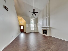 3439 Silverlake Ct in Jamestown, NC - Foto de edificio - Building Photo