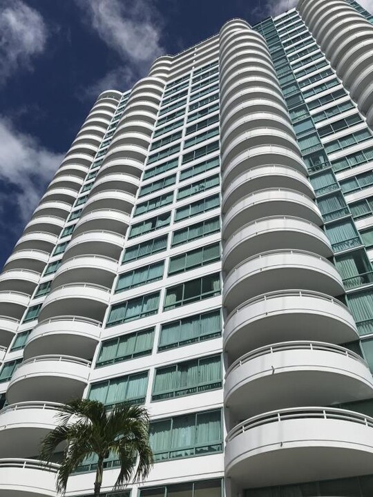 1341 Kapiolani Blvd in Honolulu, HI - Building Photo