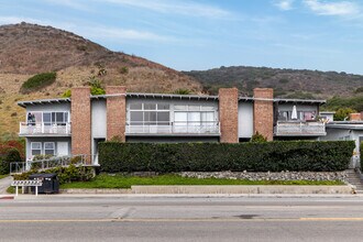 22445 Pacific Coast Hwy in Malibu, CA - Building Photo - Building Photo