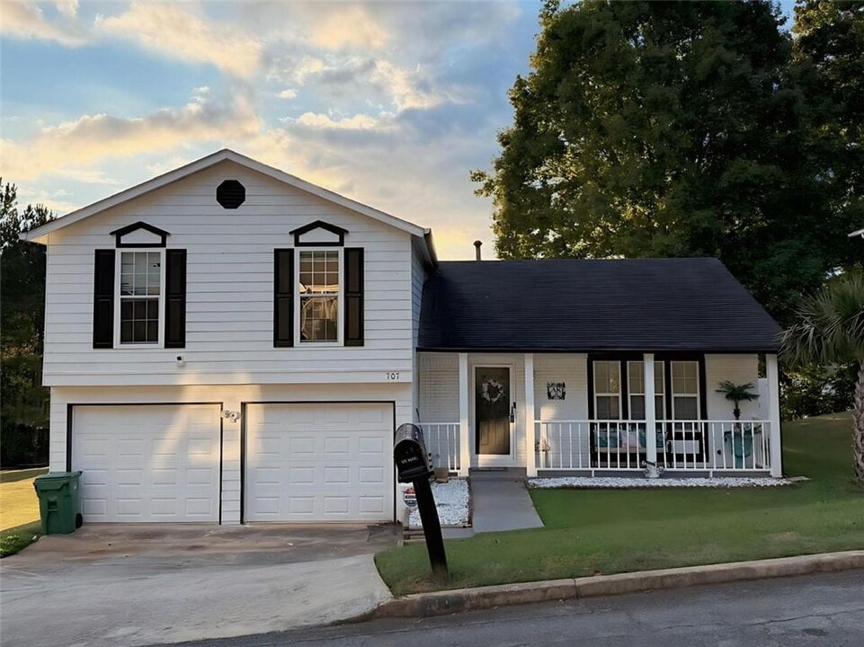 707 Fair Harbor Dr in Lithonia, GA - Building Photo