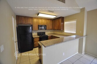 10246 N 66th Ave in Glendale, AZ - Foto de edificio - Building Photo