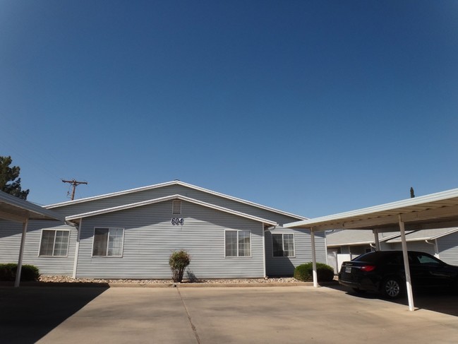 Sierra Court Apartments in Sierra Vista, AZ - Building Photo - Building Photo