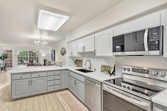 2600 Torrey Pines Rd in San Diego, CA - Building Photo - Building Photo