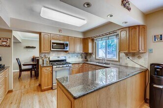 4210 Portage Ln in Hoffman Estates, IL - Building Photo - Building Photo