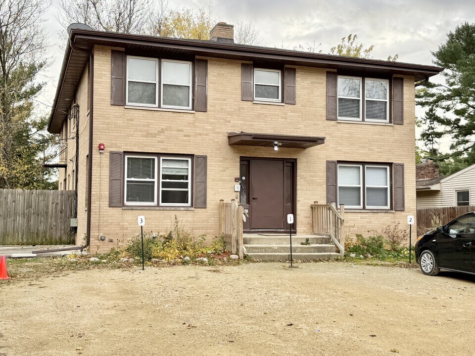 290 Orchard Dr in Oregon, WI - Building Photo