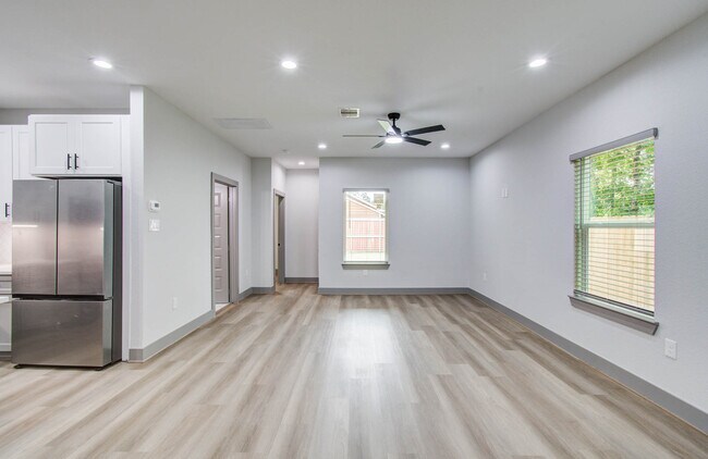 1065 South Ln in Houston, TX - Building Photo - Building Photo