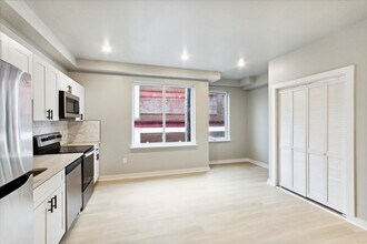 316 S 52nd St, Unit 4 in Philadelphia, PA - Building Photo - Building Photo