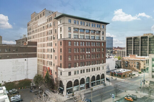 LaSalle Apartments in Toledo, OH - Building Photo - Building Photo