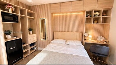2425 SW 21st Ter, Unit 1 in Miami, FL - Foto de edificio - Building Photo