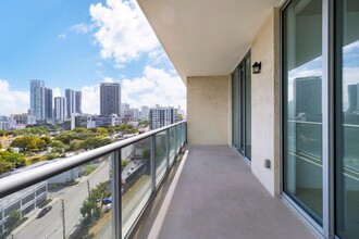 3470 E Coast Ave, Unit H1112 in Miami, FL - Foto de edificio - Building Photo