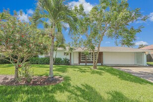 8336 SE Palm St in Hobe Sound, FL - Building Photo
