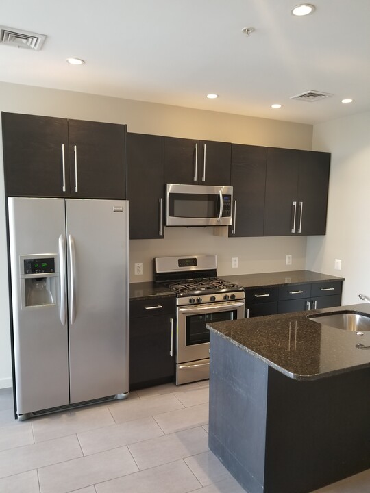 501 Washington Ave in Philadelphia, PA - Building Photo